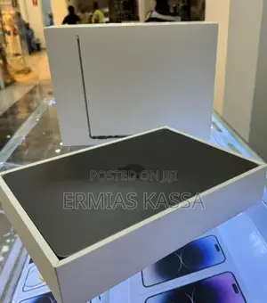 Photo - New Laptop Apple MacBook Air 2022 M2 8GB Apple M2 SSD 256GB