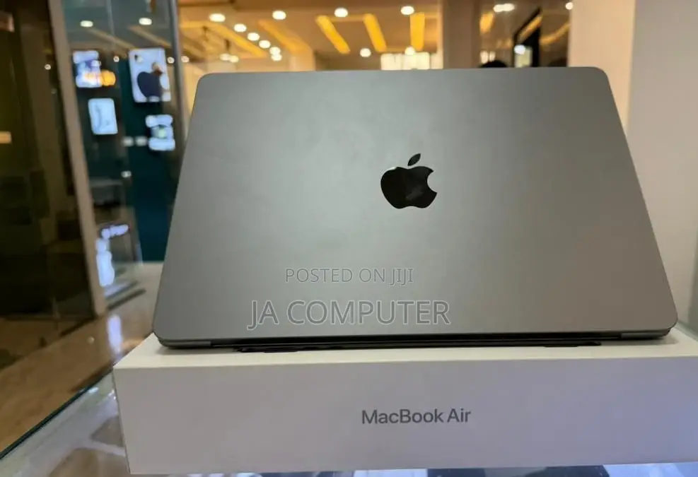 New Laptop Apple MacBook Air 2022 M2 8GB Apple M2 SSD 256GB