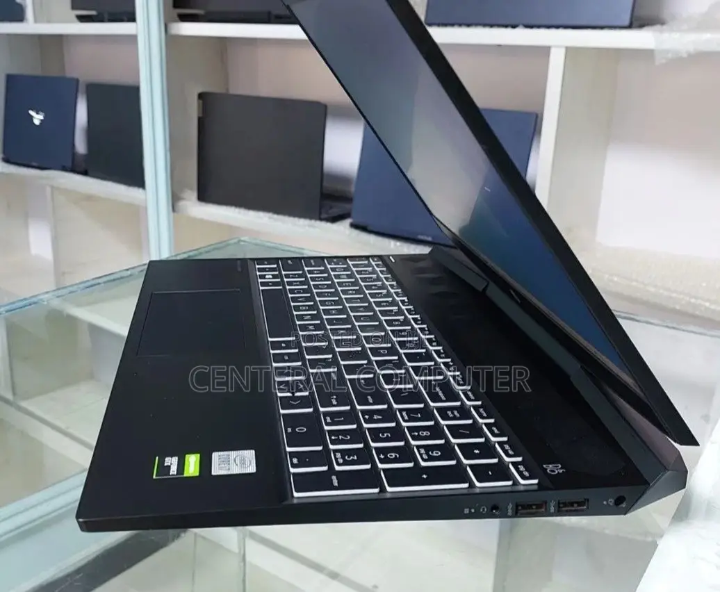 New Laptop HP Pavilion 15-Eh0050wm 16GB Intel Core I7 SSD 512GB