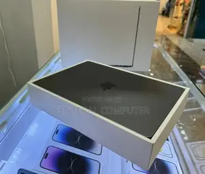 New Laptop Apple MacBook Air 2022 M2 8GB Apple M2 SSD 256GB