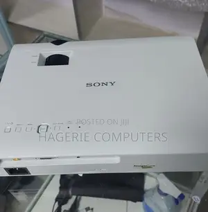 Brand New Sony Projector Dx 100