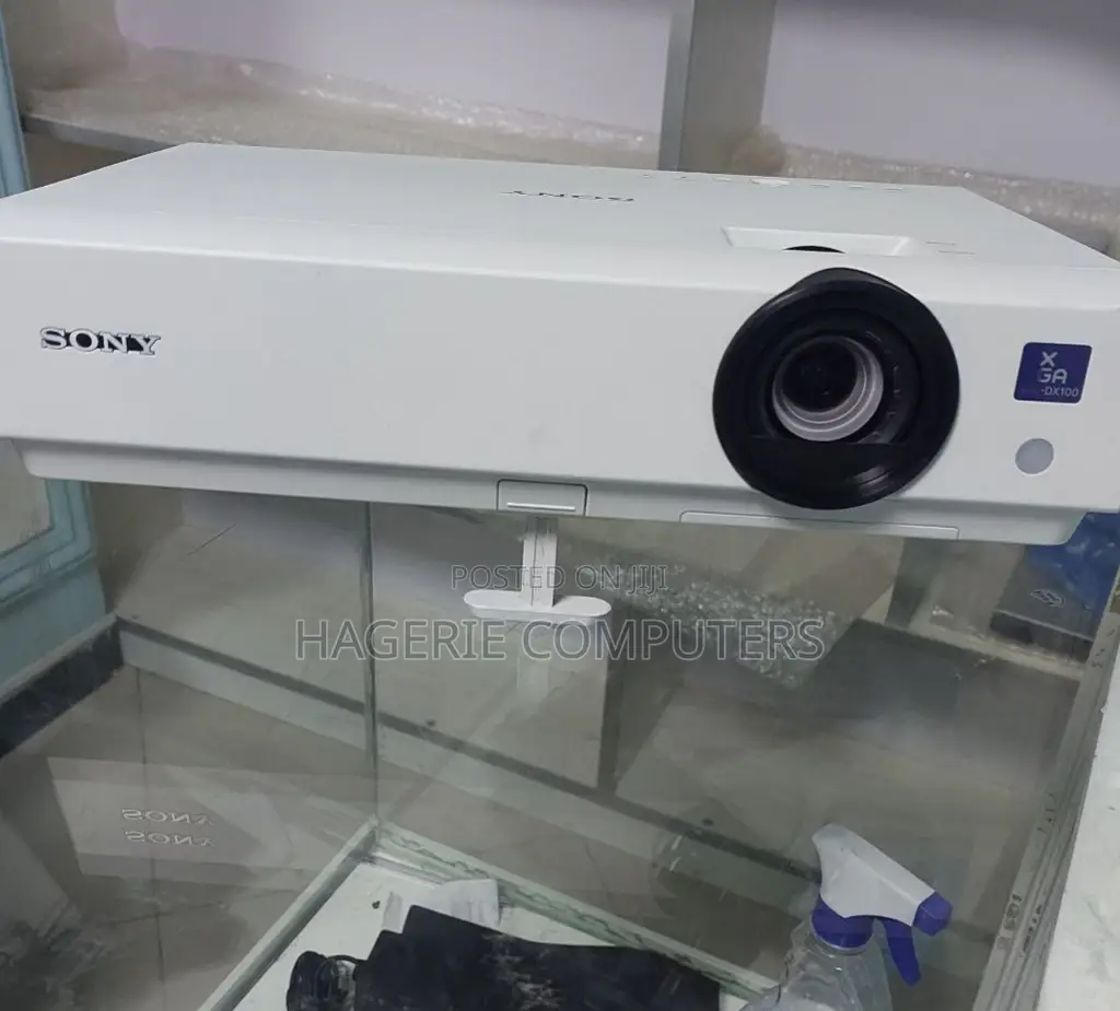 Brand New Sony Projector Dx 100