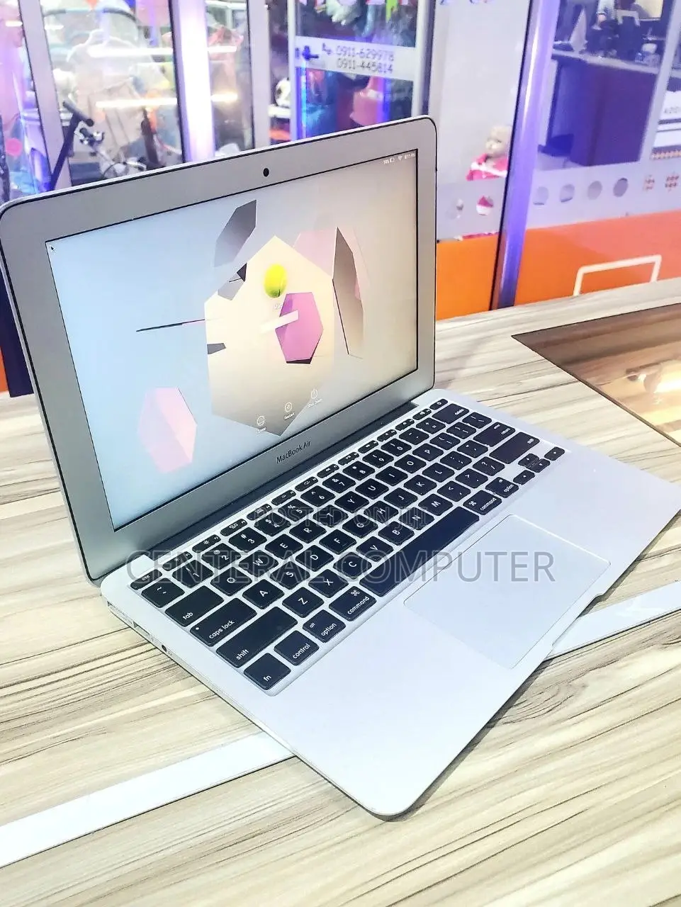 New Laptop Apple MacBook 2015 4GB Intel Core I5 SSD 128GB