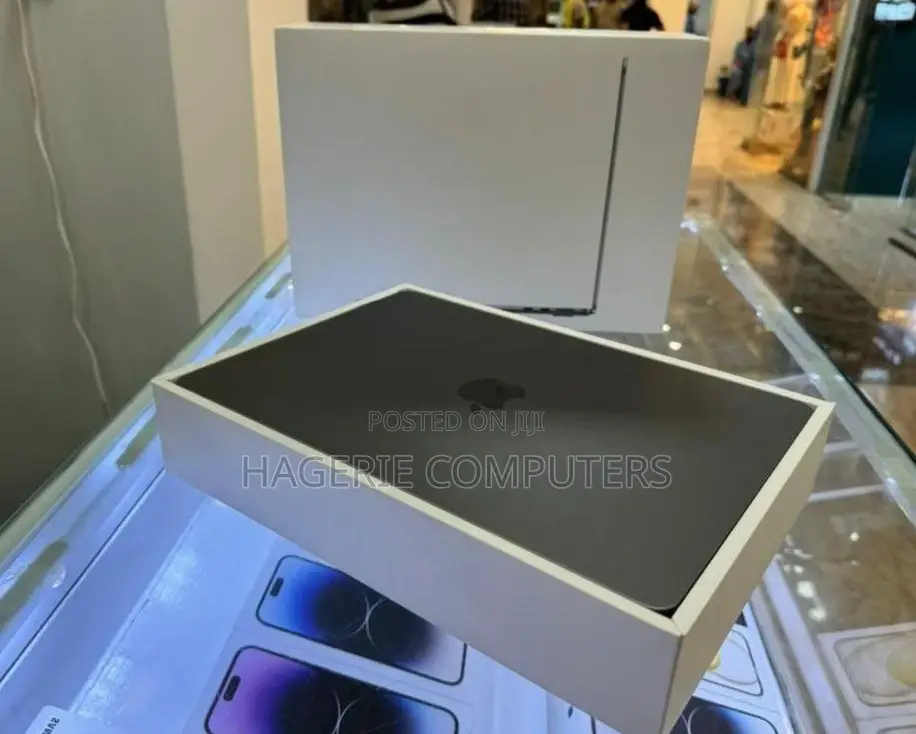 New Laptop Apple MacBook Air 2022 M2 8GB Apple M2 Ultra SSD 256GB