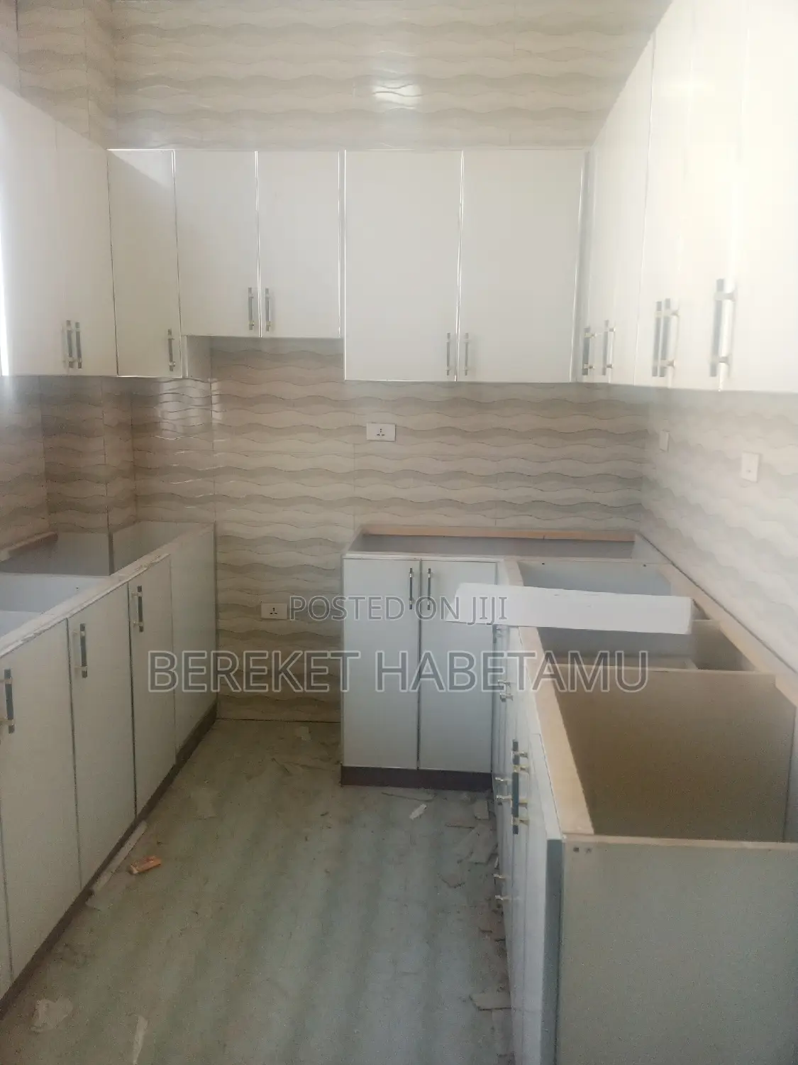 3bdrm Apartment in አዲስ አበባ, Nifas Silk-Lafto for sale
