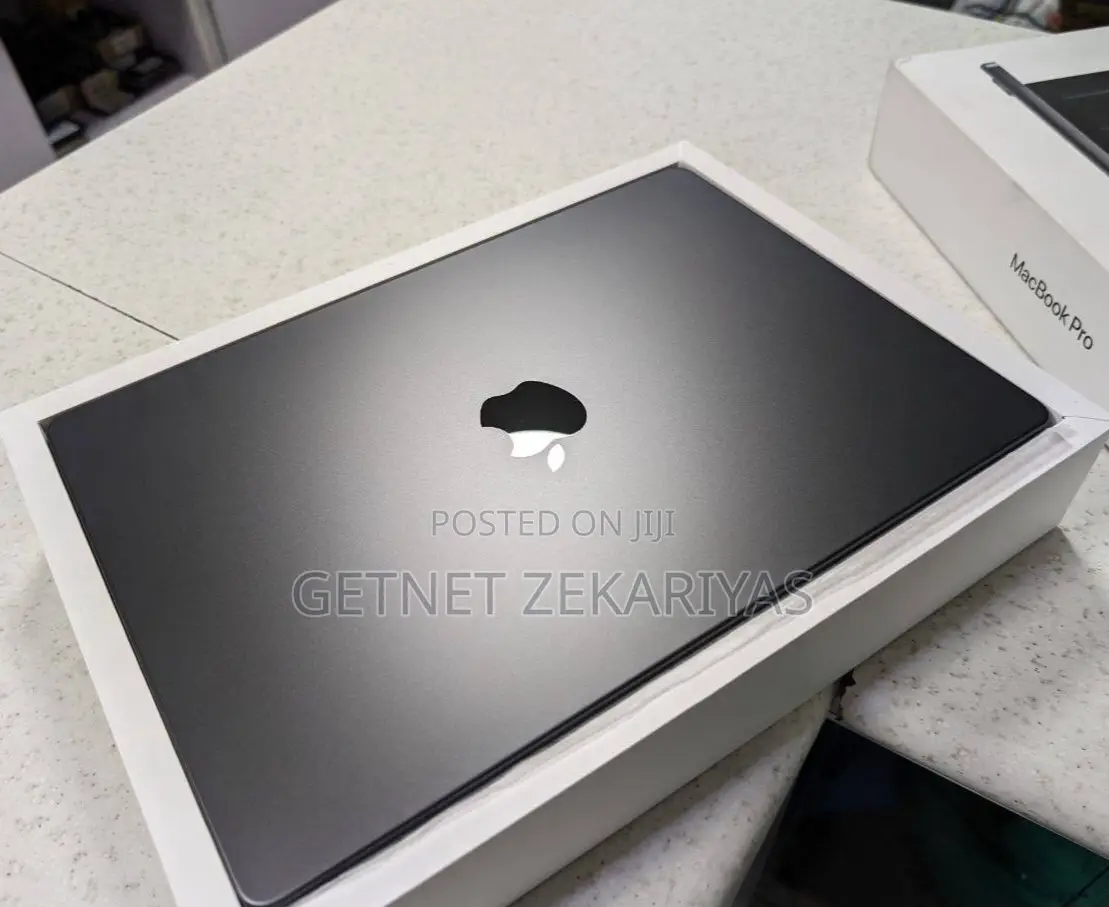 New Laptop Apple MacBook Pro 18GB Apple M3 SSD 1T