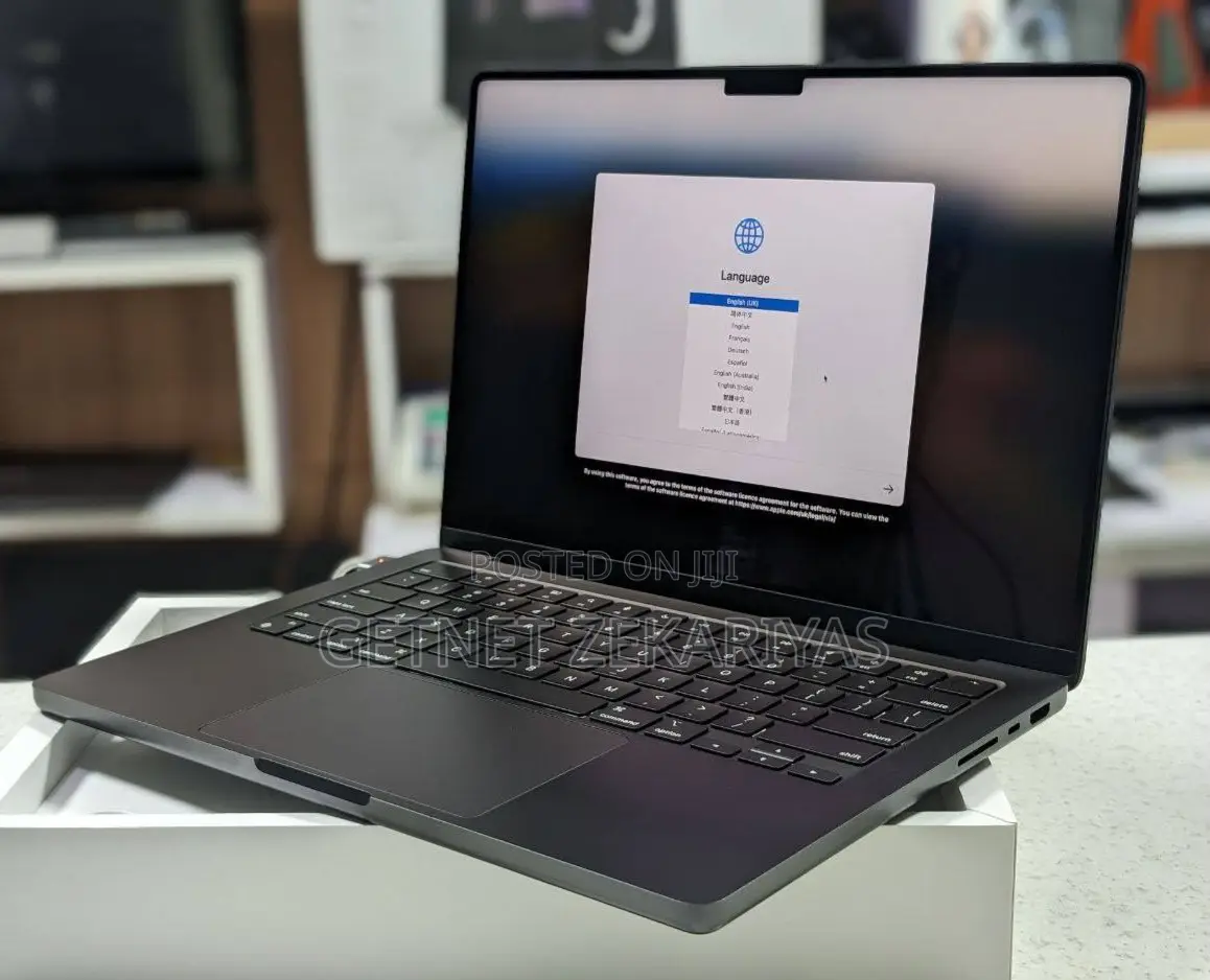 New Laptop Apple MacBook Pro 18GB Apple M3 SSD 1T