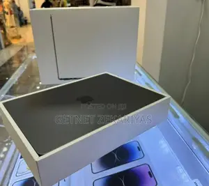 New Laptop Apple MacBook Air 2022 M2 8GB Apple M2 SSD 256GB