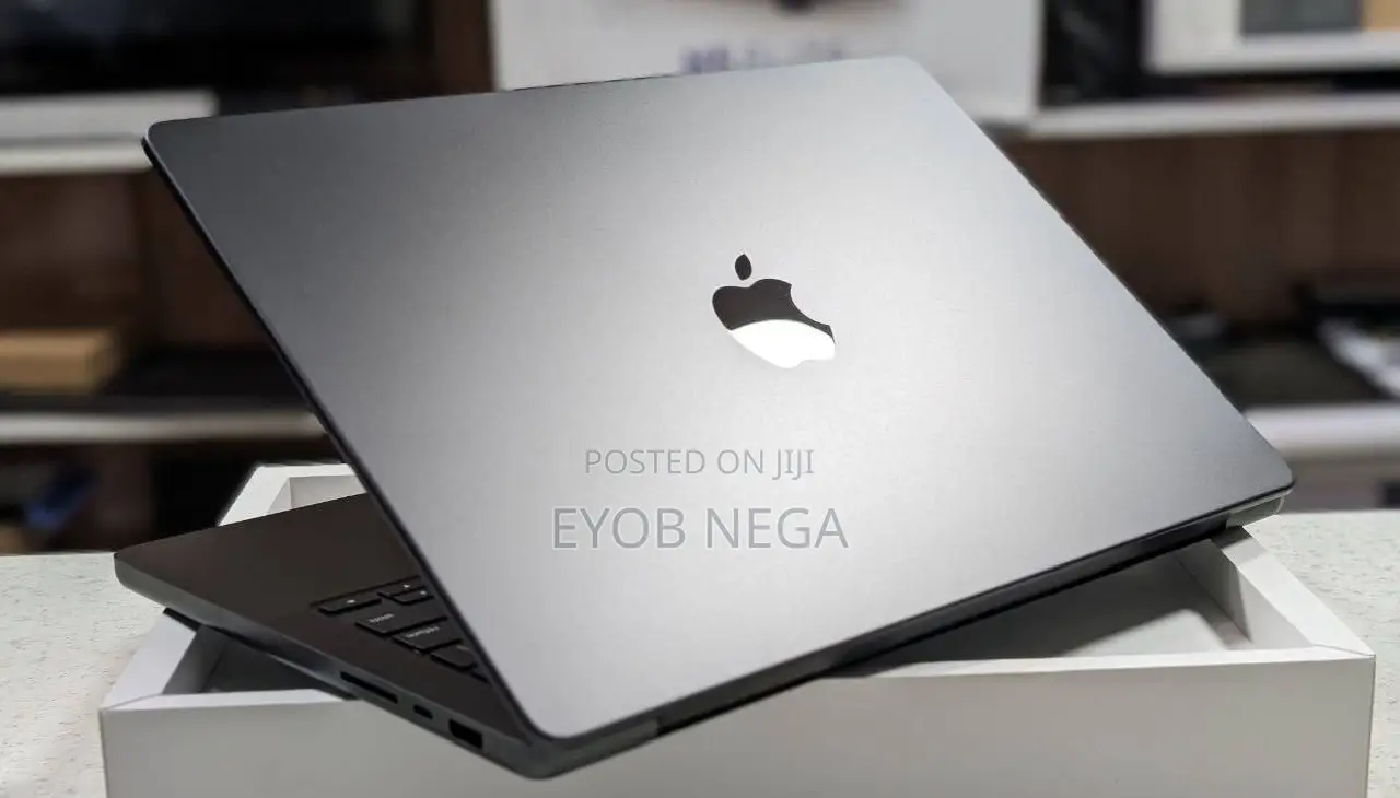 New Apple MacBook Pro 2023 M3 14-Inch 18GB Apple M3 Pro SSD 256GB