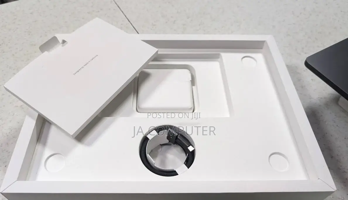 New Laptop Apple MacBook Pro 2023 M3 14-Inch 18GB Apple M3 Pro SSD 1T