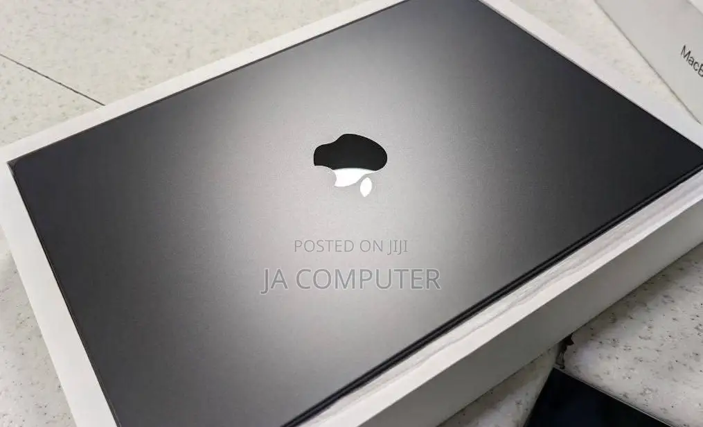 New Laptop Apple MacBook Pro 2023 M3 14-Inch 18GB Apple M3 Pro SSD 1T