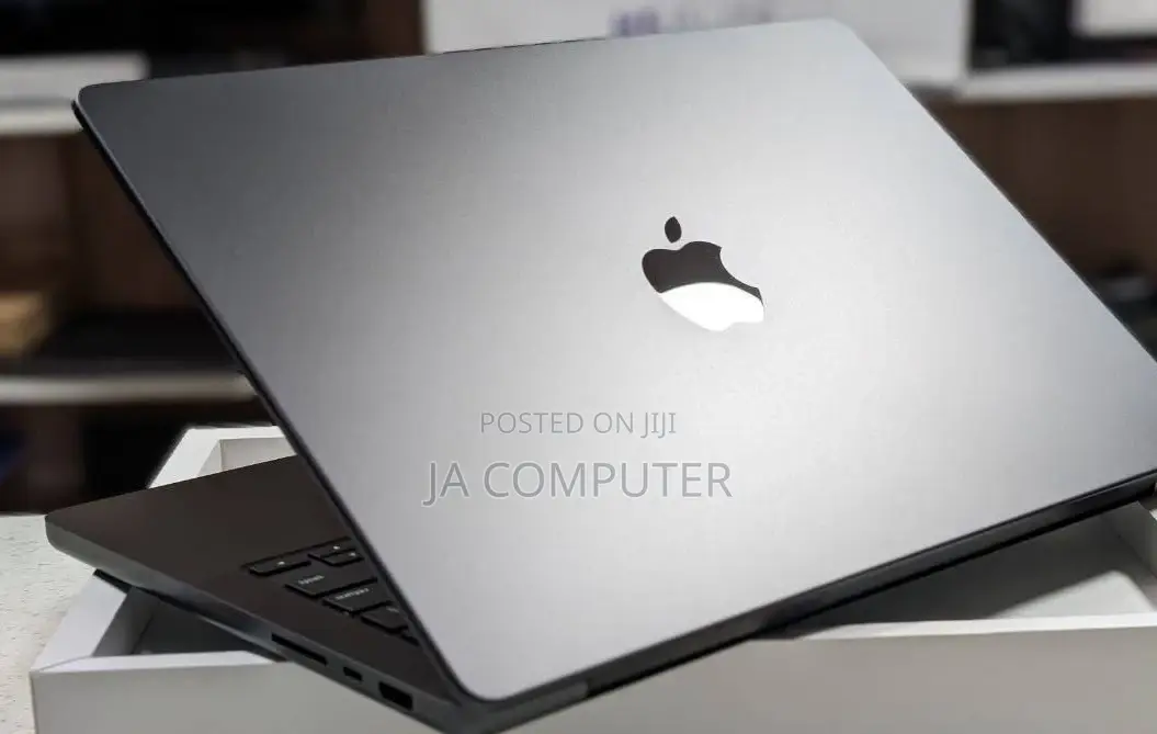 New Laptop Apple MacBook Pro 2023 M3 14-Inch 18GB Apple M3 Pro SSD 1T