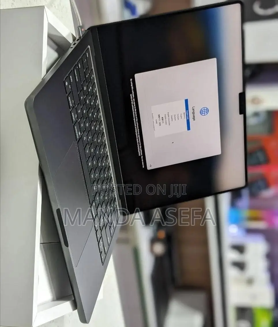 New Laptop Apple MacBook Pro 18GB Apple M3 SSD 1T