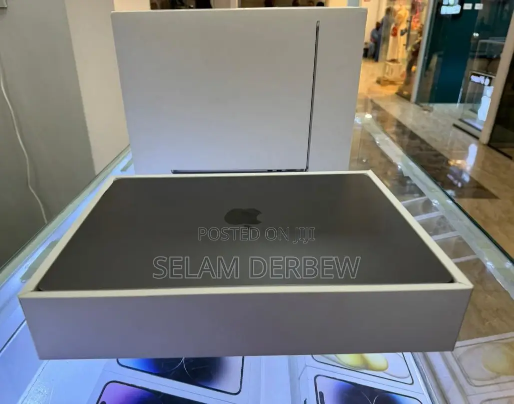 New Laptop Apple MacBook Air 2022 M2 8GB Apple M2 SSD 256GB