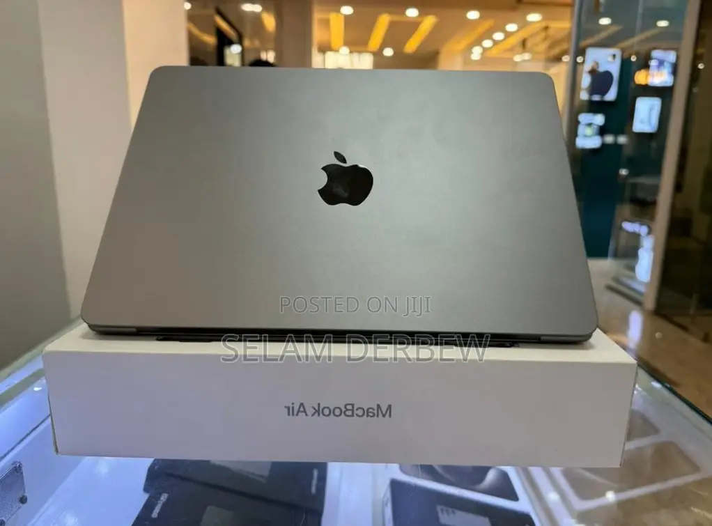 New Laptop Apple MacBook Air 2022 M2 8GB Apple M2 SSD 256GB