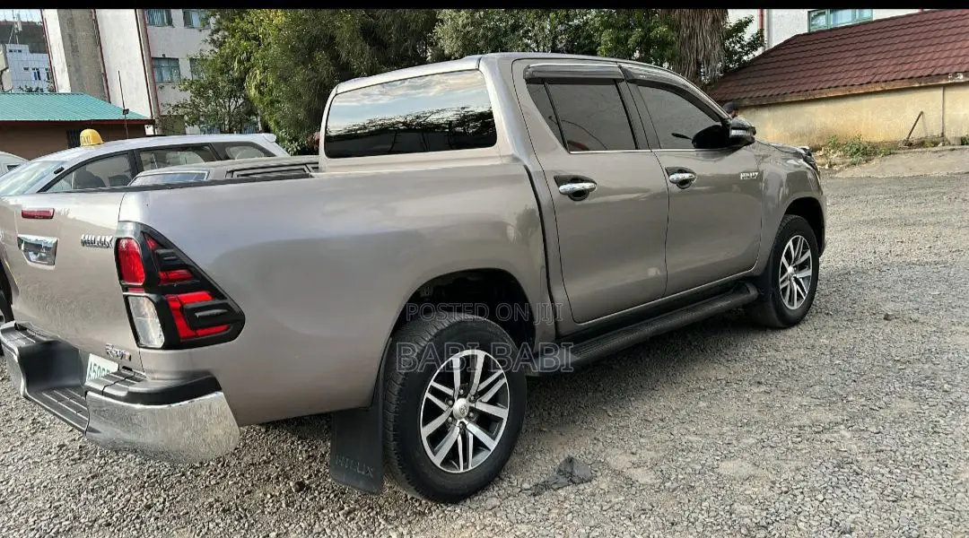 Toyota Hilux 2018 Gold