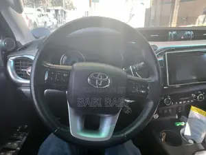 Toyota Hilux 2018 Gold