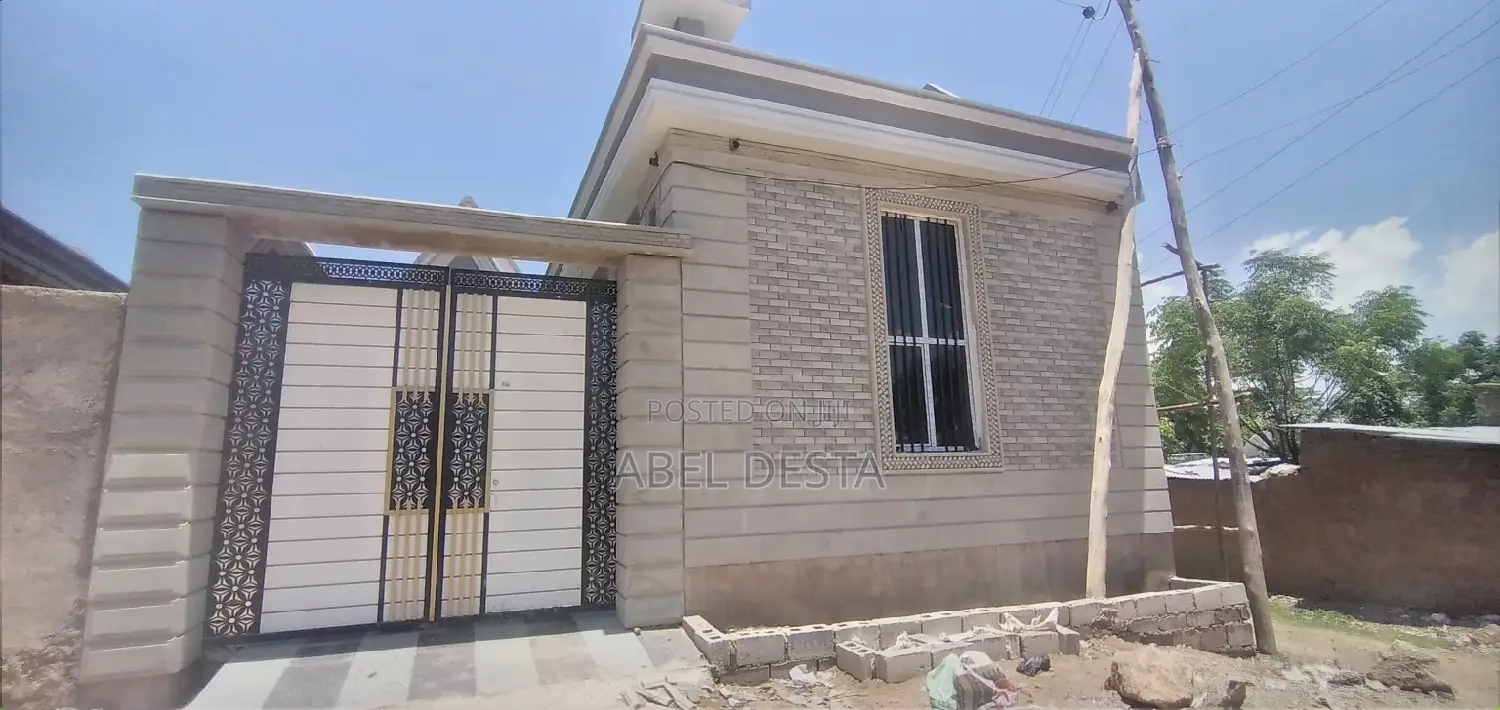 Furnished 3bdrm Townhouse/Terrace in Fkr Adebabay Wered, Adama