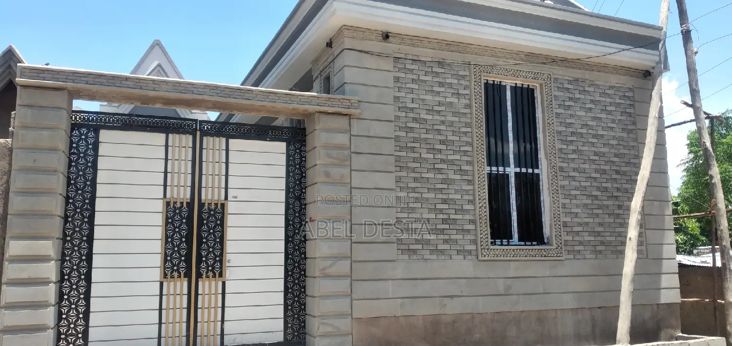 Furnished 3bdrm Townhouse/Terrace in Fkr Adebabay Wered, Adama