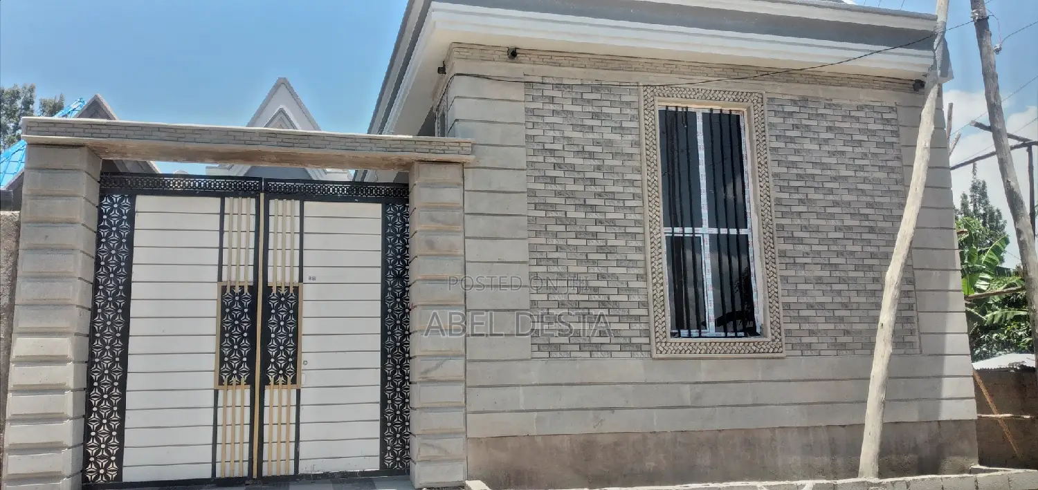 Furnished 3bdrm Townhouse/Terrace in Fkr Adebabay Wered, Adama