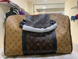 Louis Vuitton ٠ Bags