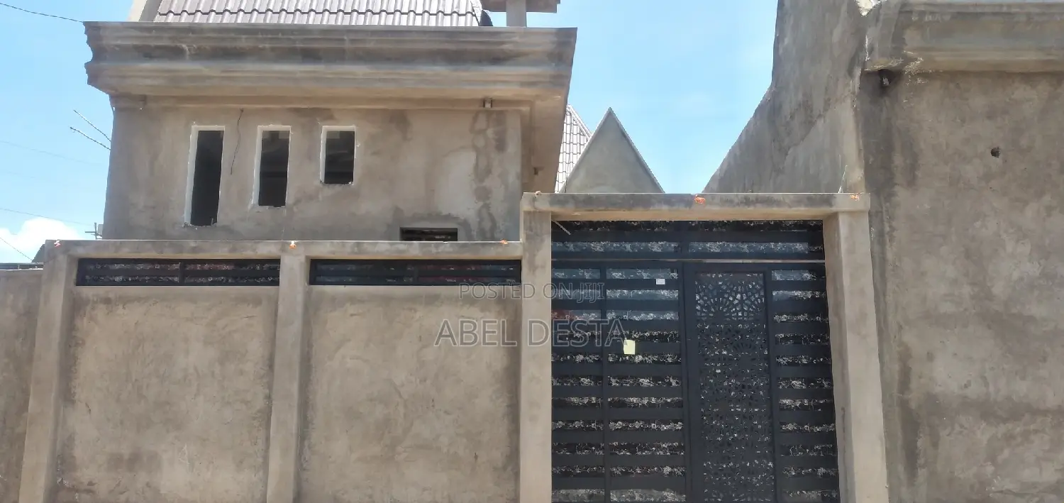 3bdrm Villa in Johar Adebabay Geba, Adama for sale