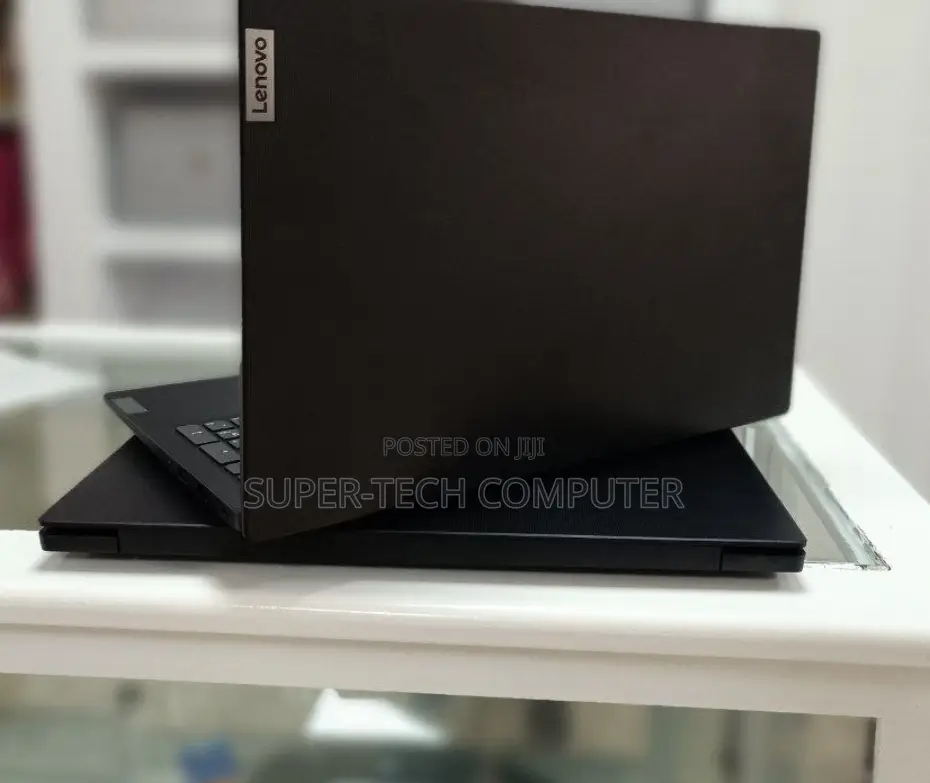 New Laptop Lenovo V15 8GB AMD Ryzen 3 SSD 256GB