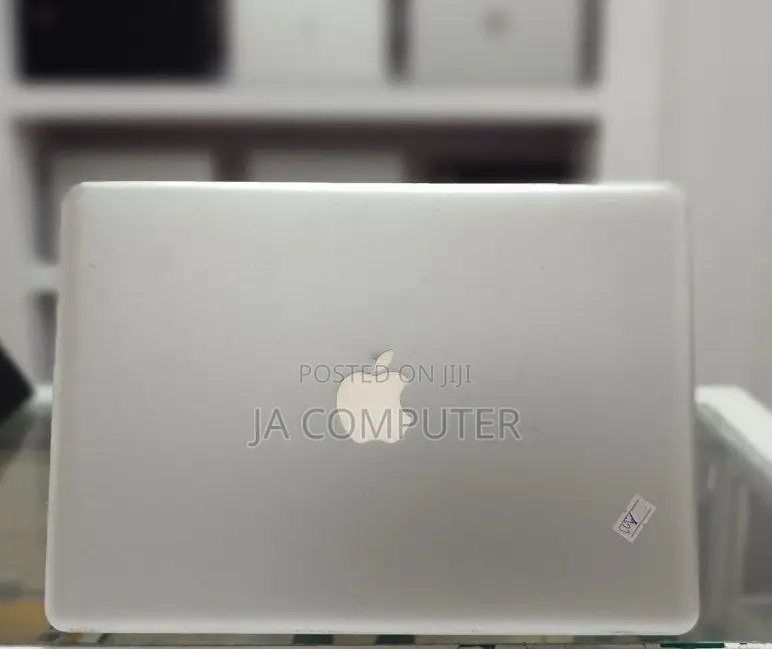 New Laptop Apple MacBook Pro 4GB Intel Core 2 Duo HDD 320GB