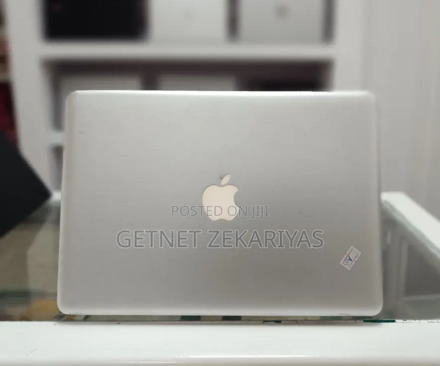 New Laptop Apple MacBook 2010 4GB Intel Core 2 Duo HDD 320GB