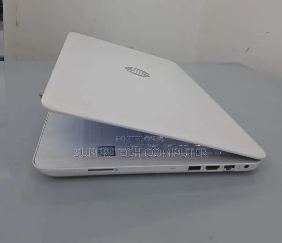 New Laptop HP Pavilion 10 8GB Intel Core I5 HDD 1T