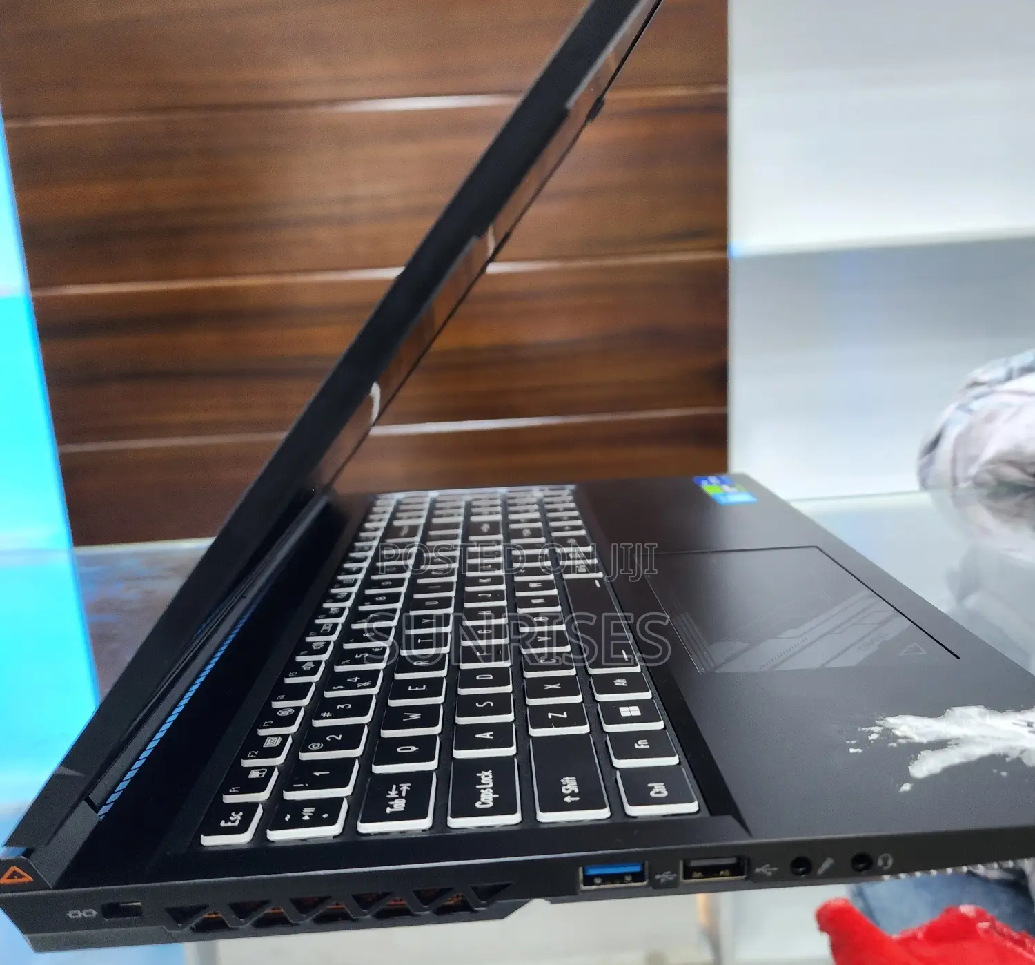 New Laptop Gigabyte AORUS 17X 16GB Intel Core I7 SSD 512GB