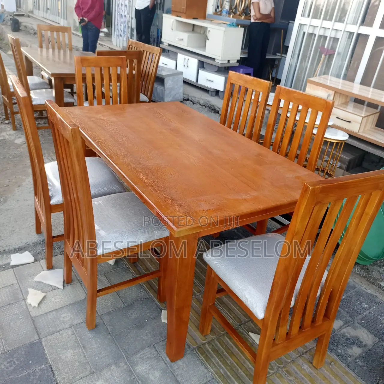 ባለ 6 ወንበር የምግብ ጠረጴዛ
