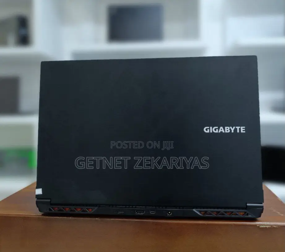 New Laptop Gigabyte AERO 15 16GB Intel Core I7 SSD 512GB