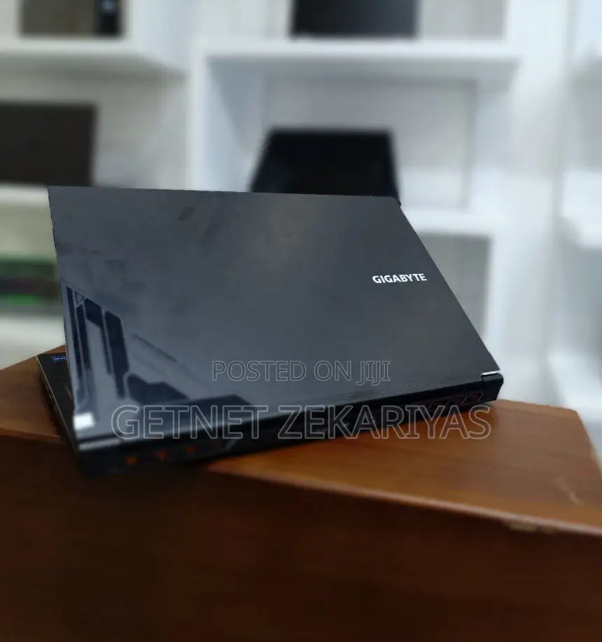 New Laptop Gigabyte AERO 15 16GB Intel Core I7 SSD 512GB