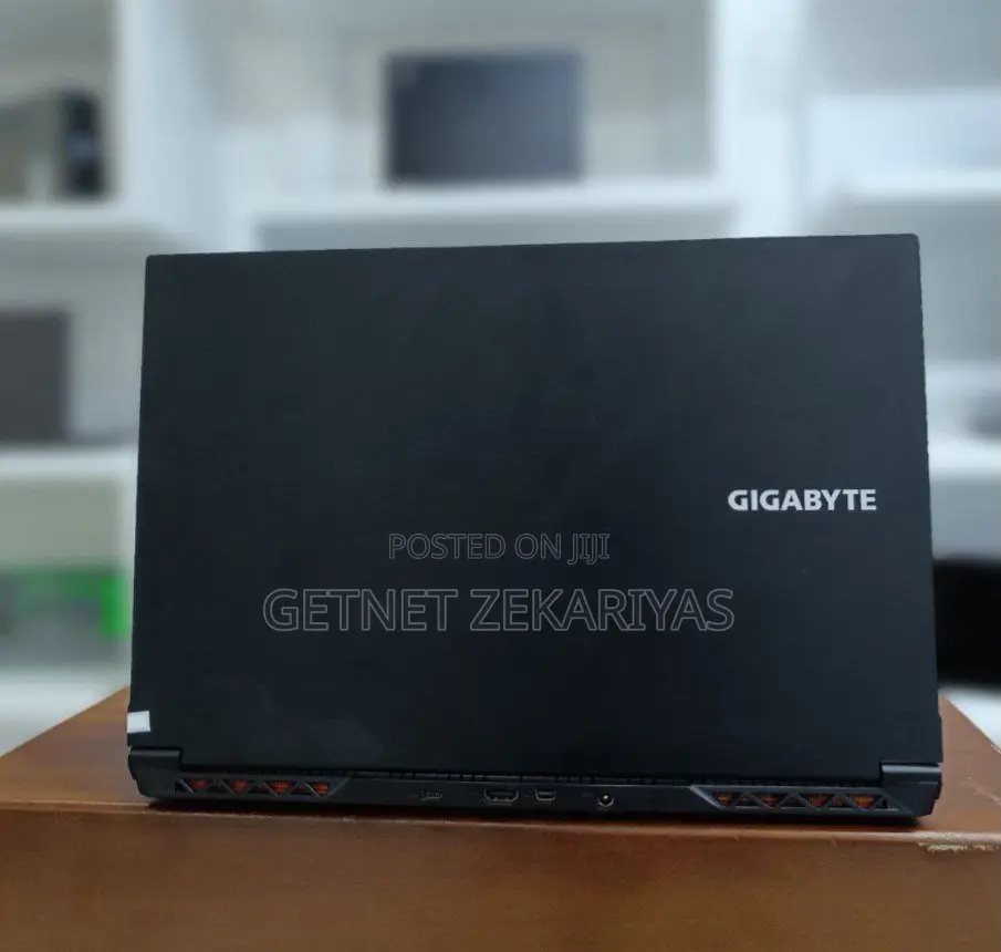 New Laptop Gigabyte AERO 15 16GB Intel Core I7 SSD 512GB