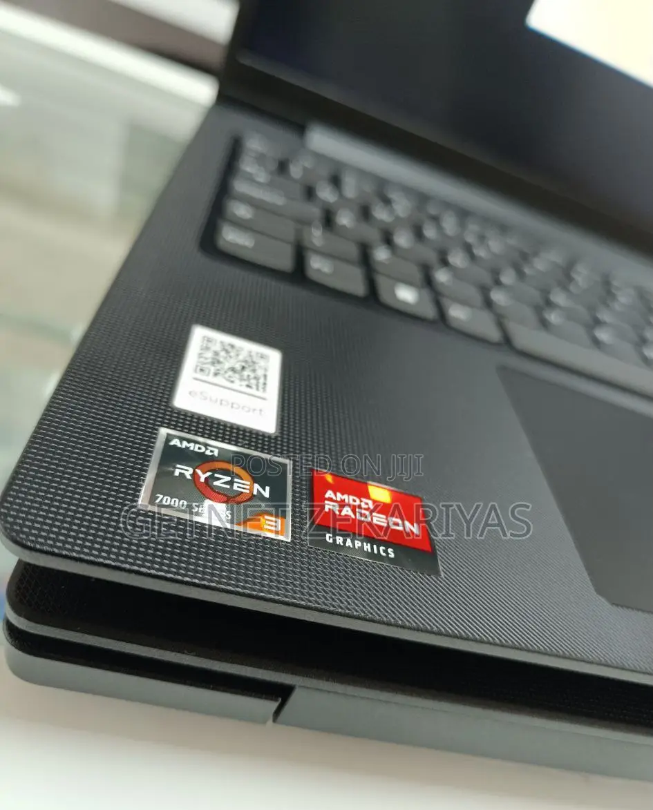 New Laptop Lenovo V15 8GB AMD Ryzen 3 SSD 256GB