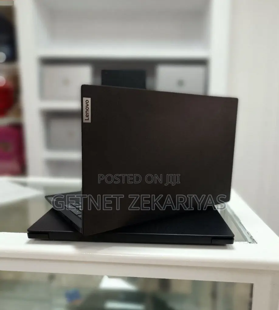 New Laptop Lenovo V15 8GB AMD Ryzen 3 SSD 256GB