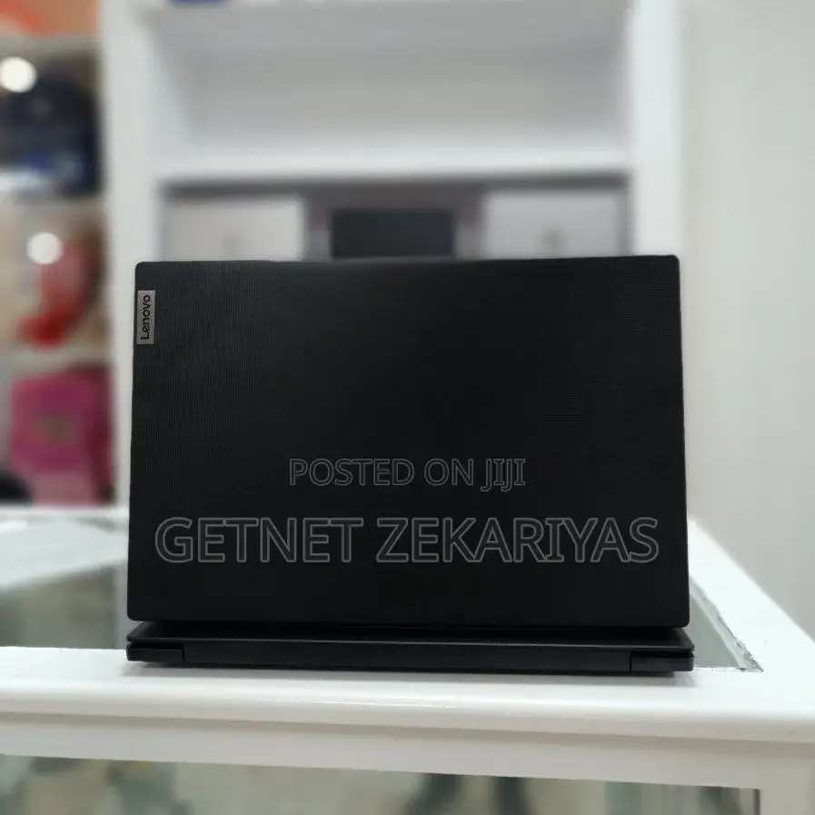 New Laptop Lenovo V15 8GB AMD Ryzen 3 SSD 256GB