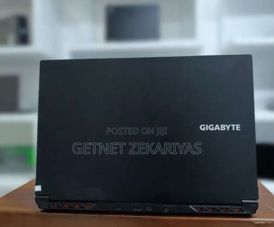 New Laptop Lenovo V15 8GB AMD Ryzen 3 SSD 256GB