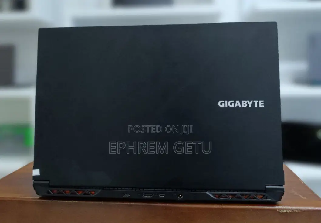 New Laptop Gigabyte AERO 15 16GB Intel Core I7 SSD 512GB