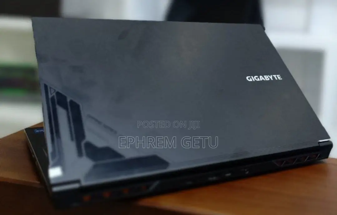 New Laptop Gigabyte AERO 15 16GB Intel Core I7 SSD 512GB