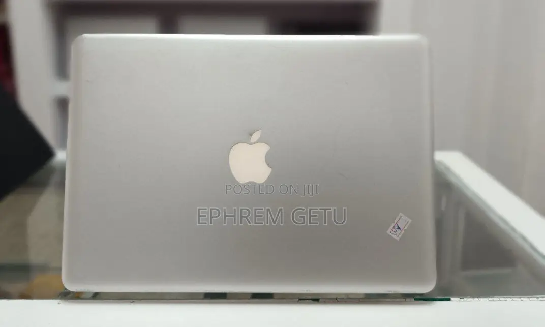 New Laptop Apple MacBook 2010 4GB Intel Core 2 Duo HDD 320GB