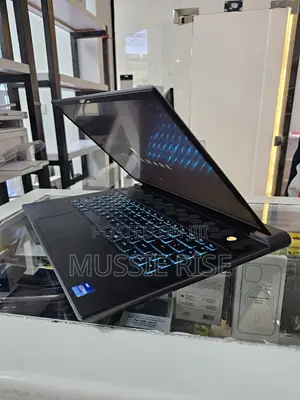 New Laptop Alienware M17x R2 16GB Intel Core I7 SSD 1T