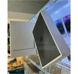 New Laptop Apple MacBook Air 2022 M2 8GB Apple M2 SSD 256GB