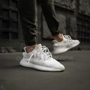 High Master Quality Luxurious Adidas Yezzy Casual Wear Shoe
