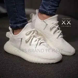 Photo - High Master Quality Luxurious Adidas Yezzy Casual Wear Shoe