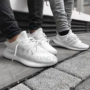 High Master Quality Luxurious Adidas Yezzy Casual Wear Shoe