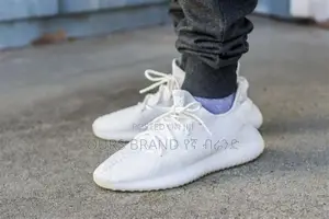 Photo - High Master Quality Luxurious Adidas Yezzy Casual Wear Shoe