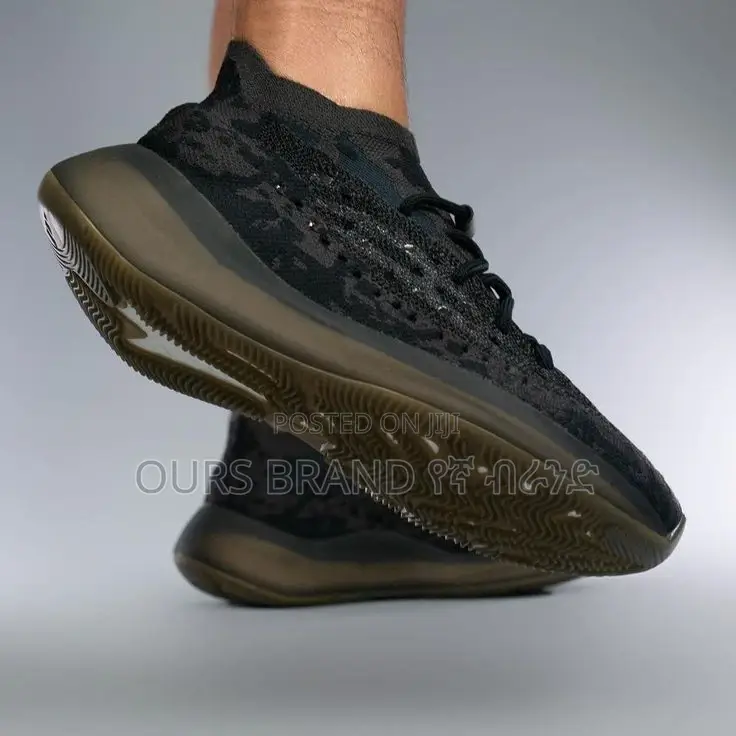 High Master Quality Luxurious Adidas Yezzy Casual Wear Shoe