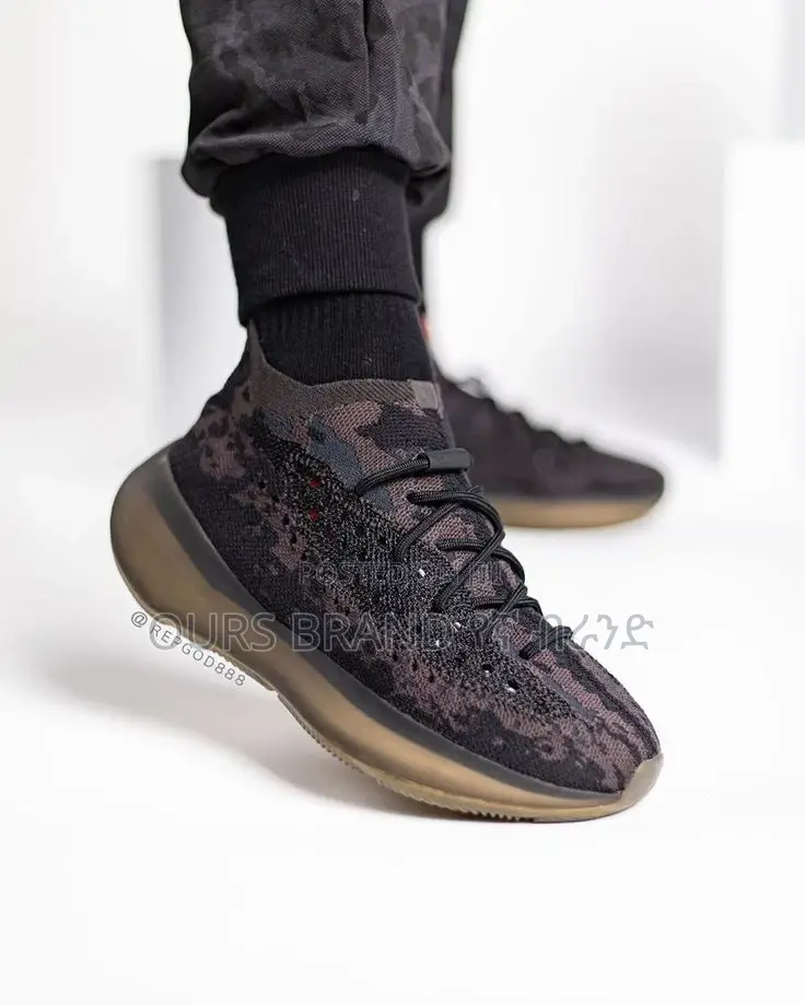 High Master Quality Luxurious Adidas Yezzy Casual Wear Shoe